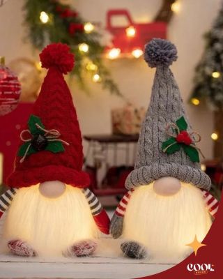 ✨ Keď sa doma rozsvietia prvé malé svetielka, Vianoce sú zrazu bližšie, než sa zdá… A títo dvaja škriatkovia priniesli...